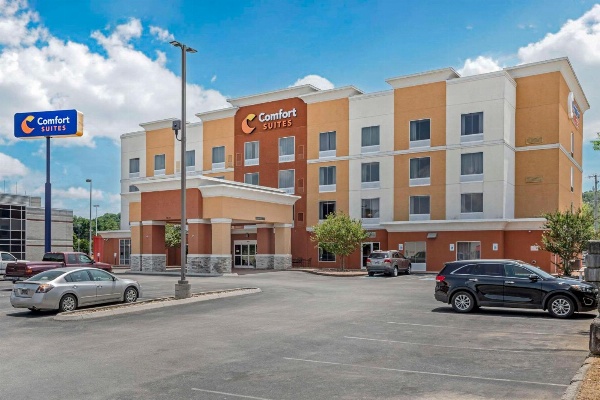 Comfort Suites East image 1