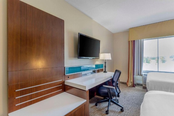 Comfort Suites East image 10