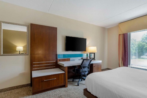 Comfort Suites East image 19