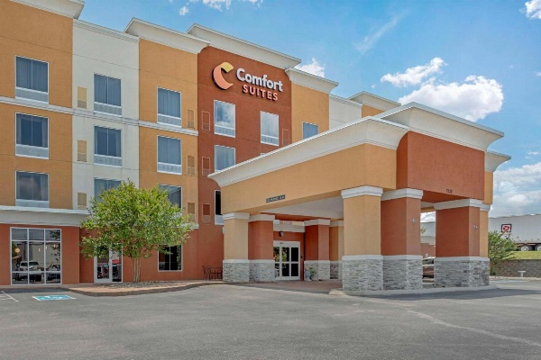 Comfort Suites East image 2