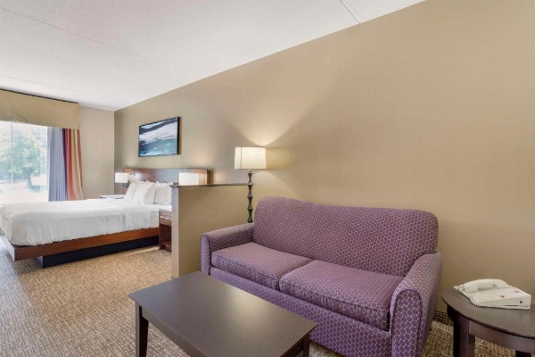 Comfort Suites East image 20