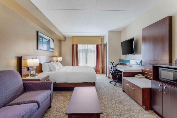 Comfort Suites East image 26